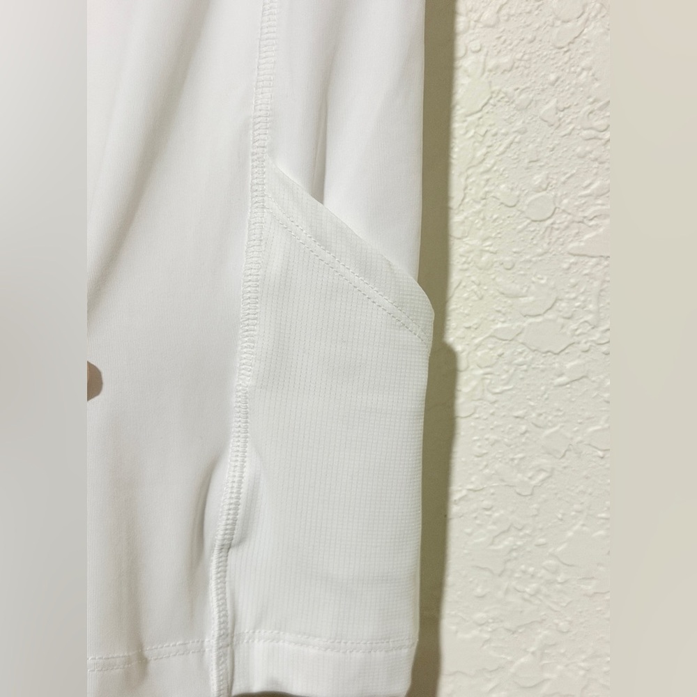 Vineyard Vines White Biker Shorts – GREAT FOR LAYERING SZ Medium – NWOT - Picture 4 of 4
